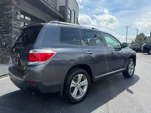 Used 2011 Toyota Highlander Limited w/ Tow Pkg AWD/4WD image 2
