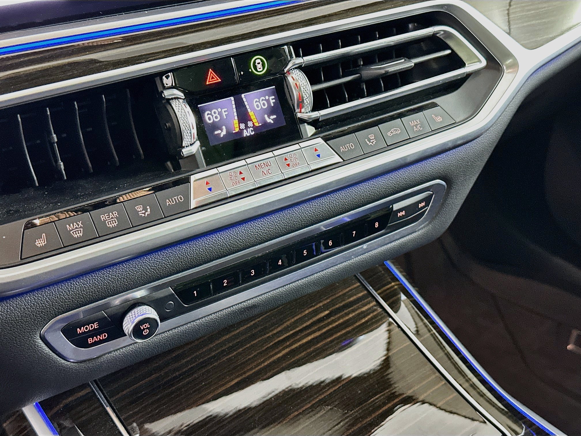 Used 2020 BMW X7 xDrive40i w/ Cold Weather Package AWD/4WD image 24