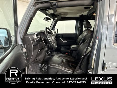 Used 2014 Jeep Wrangler Unlimited Sahara w/ Dual Top Group AWD/4WD image 5