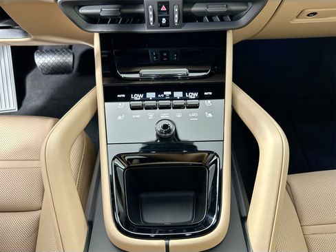 Certified 2025 Porsche Cayenne image 24
