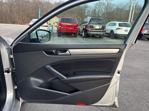 Used 2014 Volkswagen Passat 1.8T Wolfsburg Edition image 19