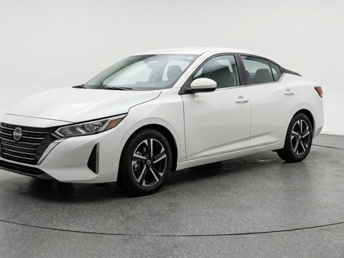 Used 2025 Nissan Sentra SV image 3