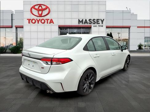 Used 2024 Toyota Corolla SE image 3