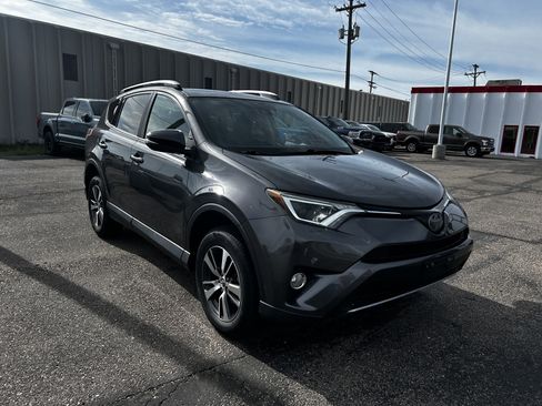 Used 2018 Toyota RAV4 XLE w/ Plus Extra Value Package AWD/4WD image 7