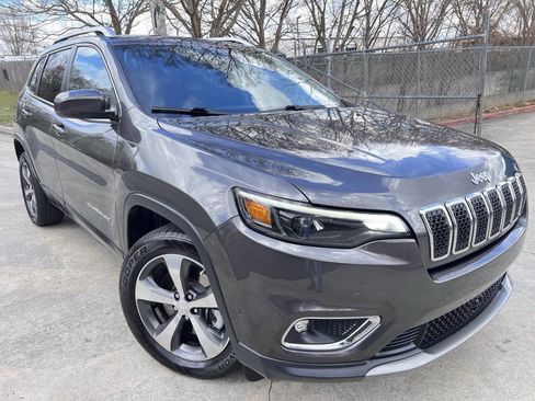 Used 2019 Jeep Cherokee Limited w/ Luxury Group image 2