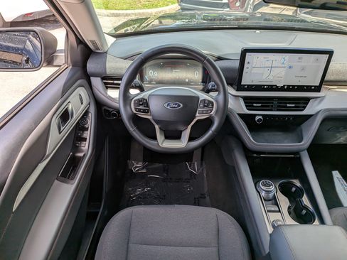 Used 2025 Ford Explorer Active RWD image 18