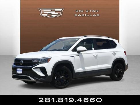 Used 2023 Volkswagen Taos SE w/ Panoramic Sunroof Package FWD image 1