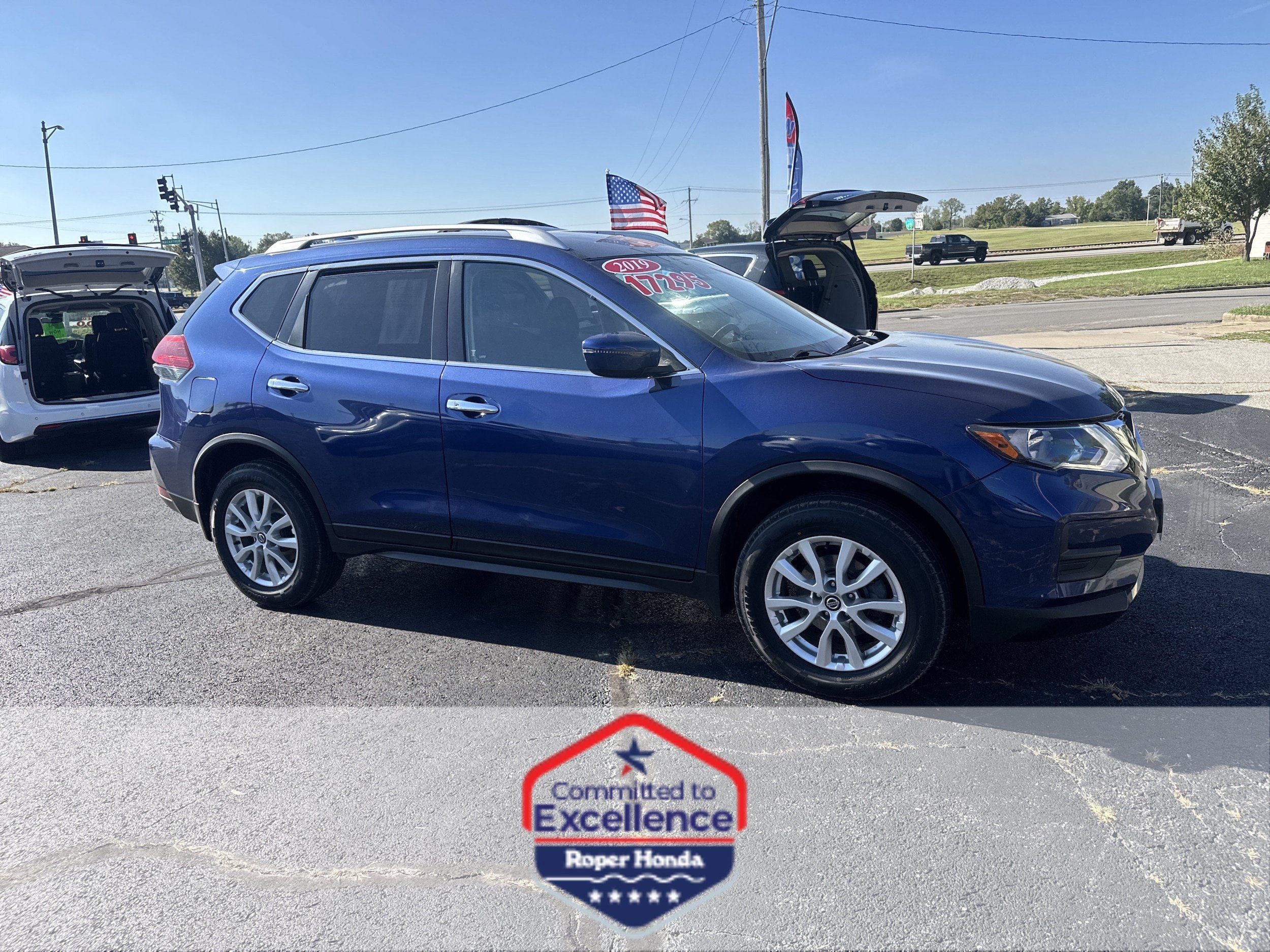 Used 2019 Nissan Rogue SV AWD/4WD image 1