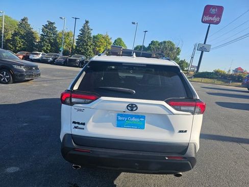Used 2021 Toyota RAV4 XLE w/ Convenience Package FWD image 7
