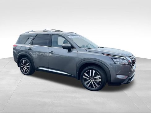Used 2025 Nissan Pathfinder Platinum w/ Cargo Package FWD image 2