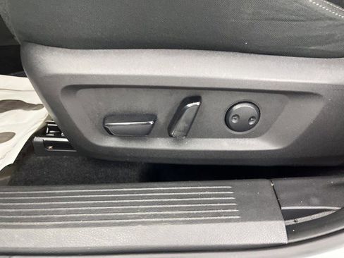 Used 2024 Nissan Rogue SV image 30