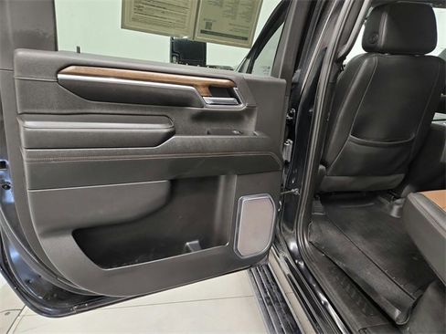 Used 2024 Chevrolet Silverado 3500 High Country w/ Technology Package image 33