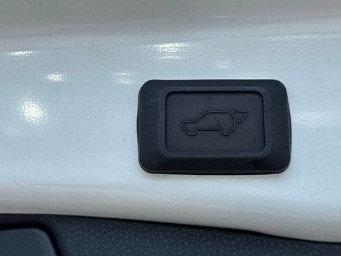 Used 2022 Toyota RAV4 XLE w/ Convenience Package FWD image 17