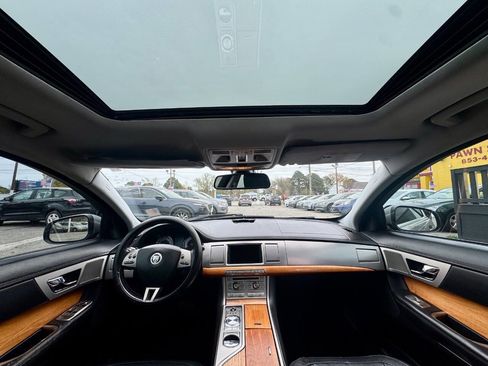 Used 2010 Jaguar XF Luxury image 15
