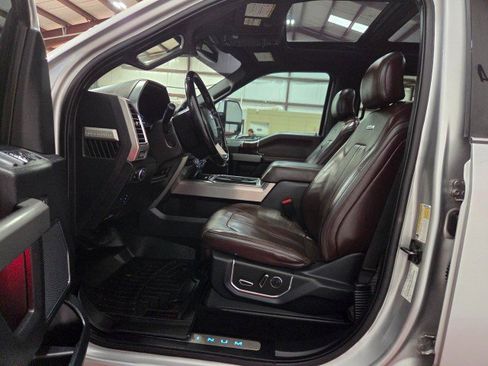Used 2017 Ford F250 Platinum w/ Platinum Ultimate Package image 6