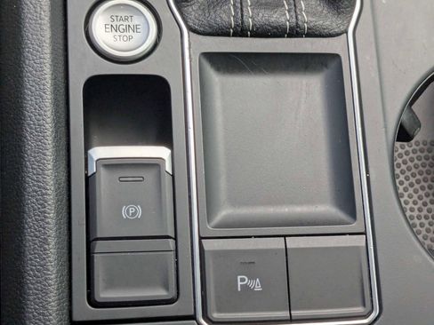 Used 2021 Volkswagen Atlas Cross Sport SE w/ Panoramic Sunroof Package FWD image 27
