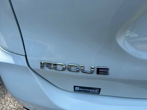 Used 2019 Nissan Rogue SV FWD image 11
