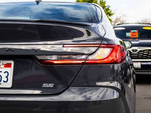 Used 2025 Toyota Camry SE image 11