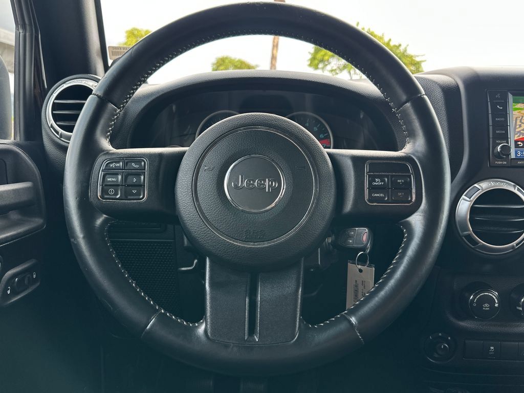 Used 2012 Jeep Wrangler Rubicon AWD/4WD image 15