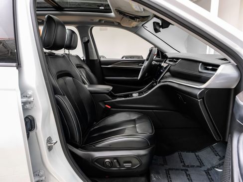 Used 2023 Jeep Grand Cherokee L Limited image 37