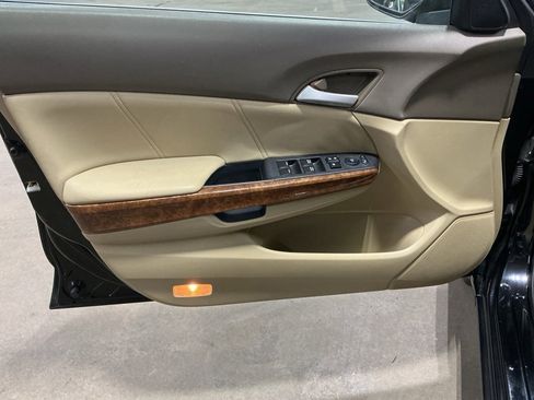 Used 2010 Honda Accord EX-L image 9