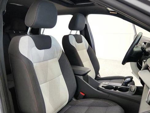 Used 2024 Chevrolet Trax RS w/ Sunroof Package FWD image 32