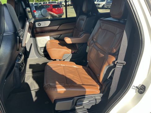 Used 2023 Lincoln Navigator Reserve AWD/4WD image 16
