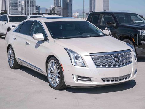 Used 2014 Cadillac XTS Platinum FWD image 3