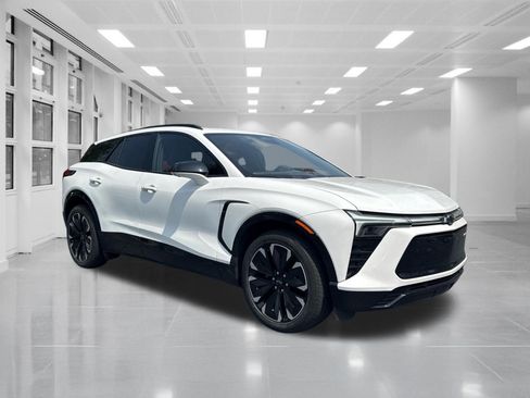 Used 2024 Chevrolet Blazer EV RS RWD image 3