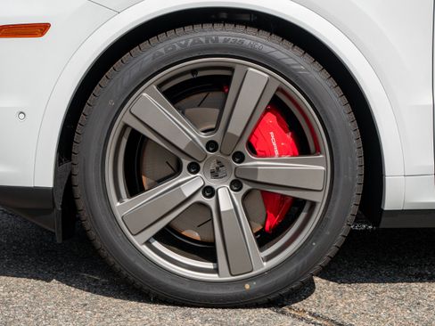 New 2025 Porsche Cayenne Turbo AWD/4WD image 11