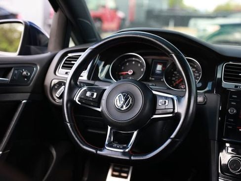 Used 2018 Volkswagen GTI SE FWD image 32