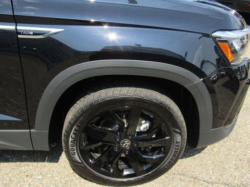 New 2024 Volkswagen Taos SE image 7
