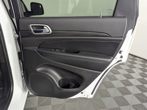 Used 2021 Jeep Grand Cherokee Laredo X image 30