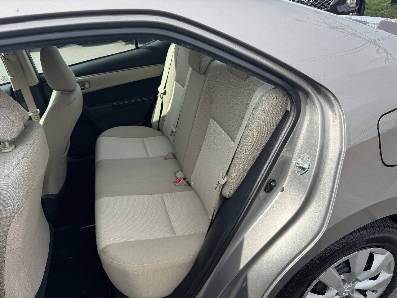 Used 2014 Toyota Corolla LE FWD image 18