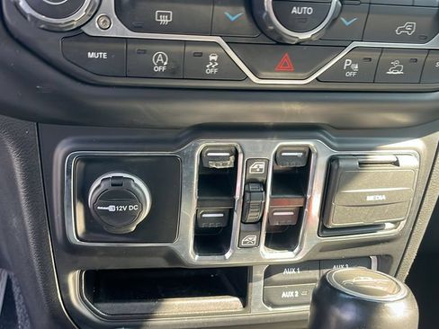 Used 2022 Jeep Gladiator Overland AWD/4WD image 15