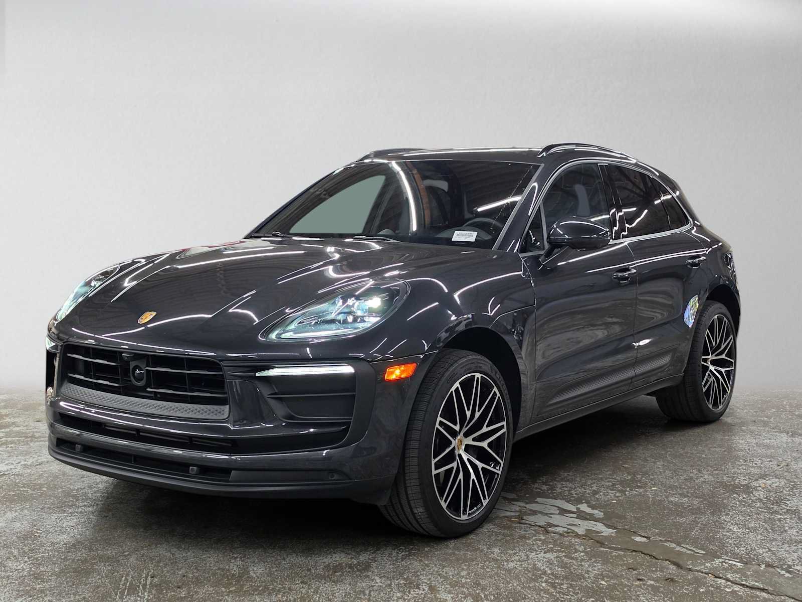 Used 2025 Porsche Macan AWD/4WD image 7
