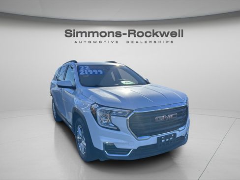 Used 2022 GMC Terrain SLE w/ Driver Convenience Package image 2