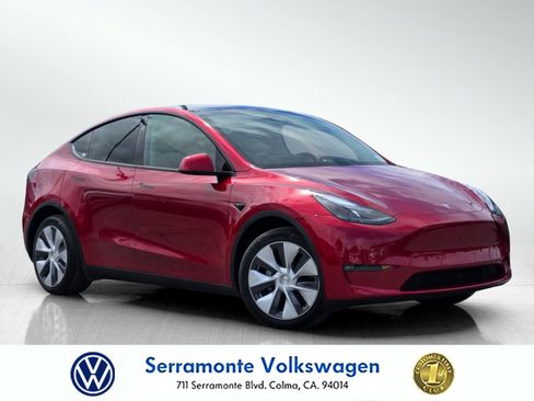 Used 2024 Tesla Model Y Long Range AWD/4WD image 1