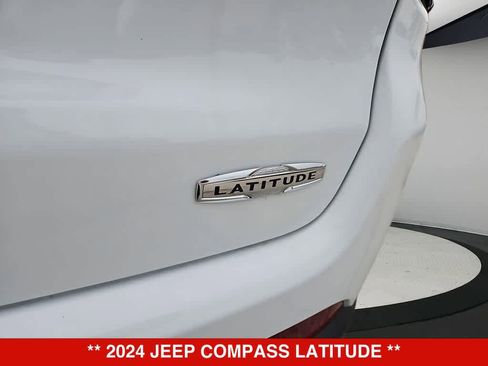 Used 2024 Jeep Compass Latitude AWD/4WD image 17