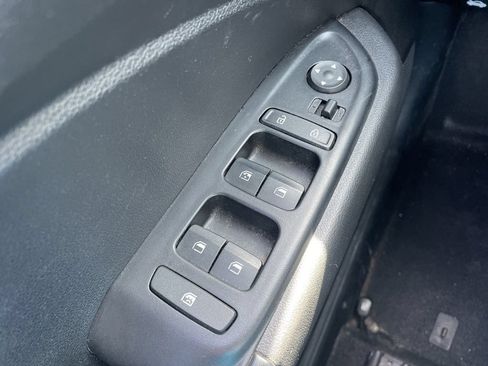 Used 2024 Hyundai Venue Limited FWD image 23