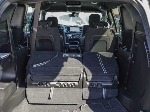 Used 2021 Chrysler Pacifica Touring w/ S Appearance Package image 27