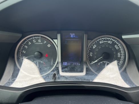 Used 2019 Toyota Tacoma SR5 AWD/4WD image 18