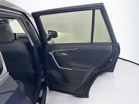 Used 2025 Toyota RAV4 XLE image 33