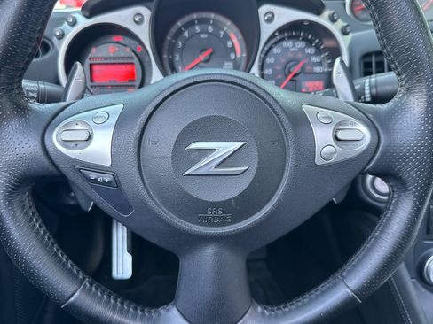 Used 2014 Nissan 370Z Roadster RWD image 11