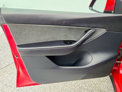 Used 2020 Tesla Model Y Long Range image 11