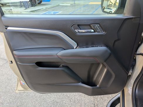 Used 2023 Chevrolet Colorado Z71 w/ Z71 Convenience Package 2 image 10