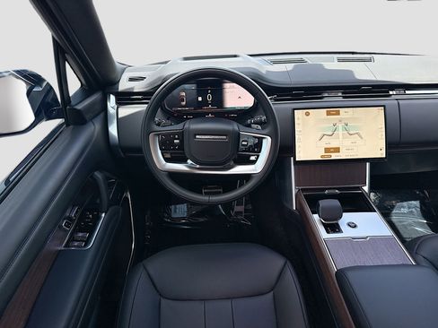 Used 2025 Land Rover Range Rover SE AWD/4WD image 17