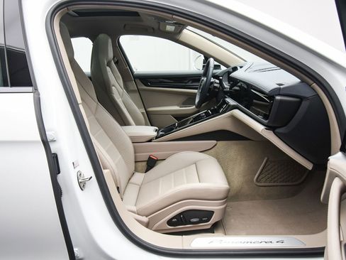 Certified 2025 Porsche Panamera 4 image 48