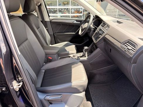 Used 2024 Volkswagen Tiguan SE AWD/4WD image 14