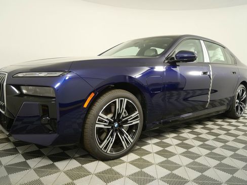 Used 2026 BMW 750e xDrive w/ Executive Package image 8